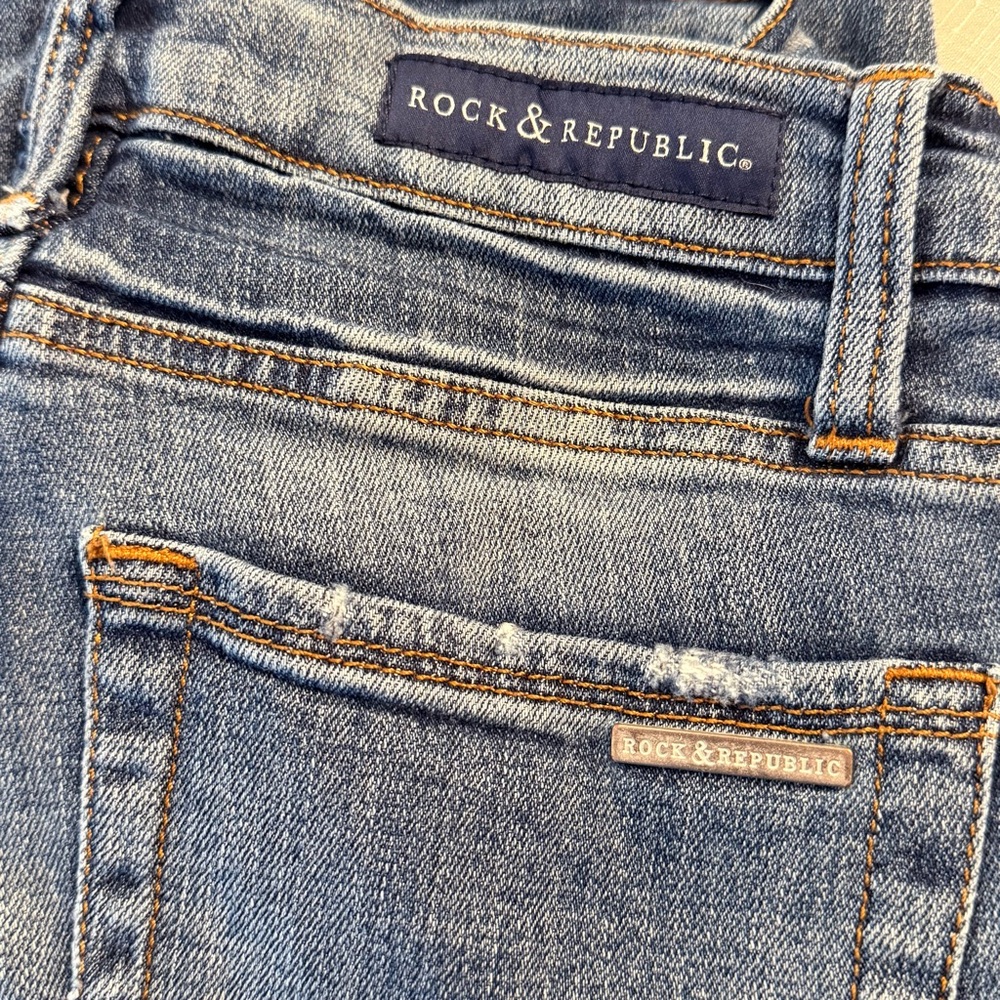 Rock & Republic Blue Jeans Women’s Size 2 Distressed Medium Wash Denim